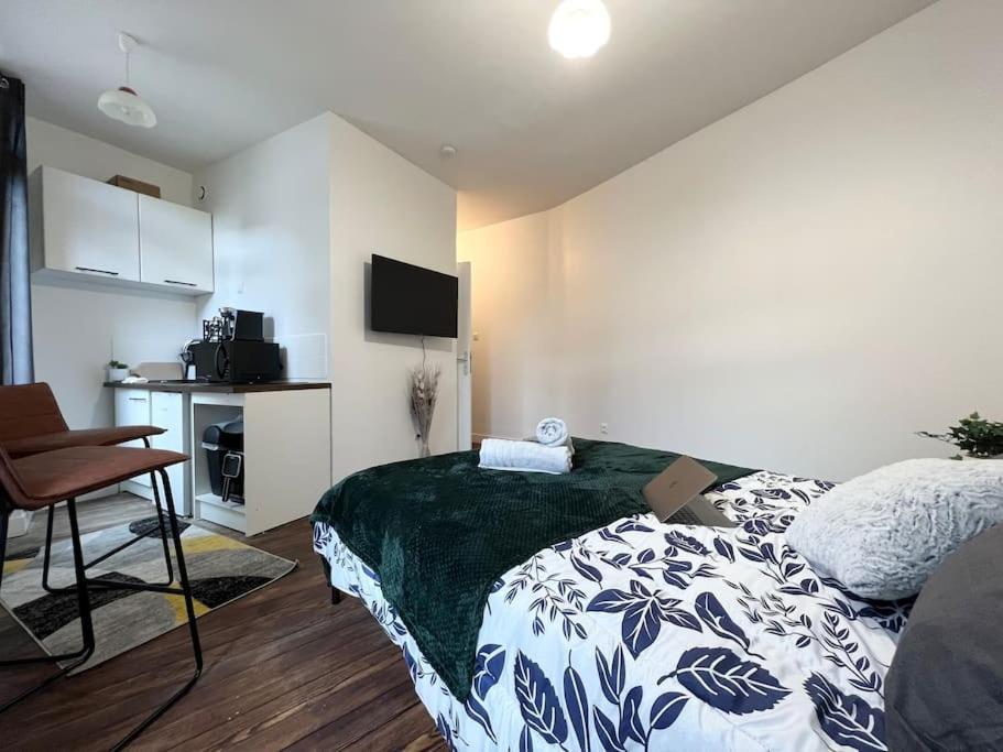 Le Petit Nid A 2 Min Gare / Centre Meulan Apartment Ngoại thất bức ảnh