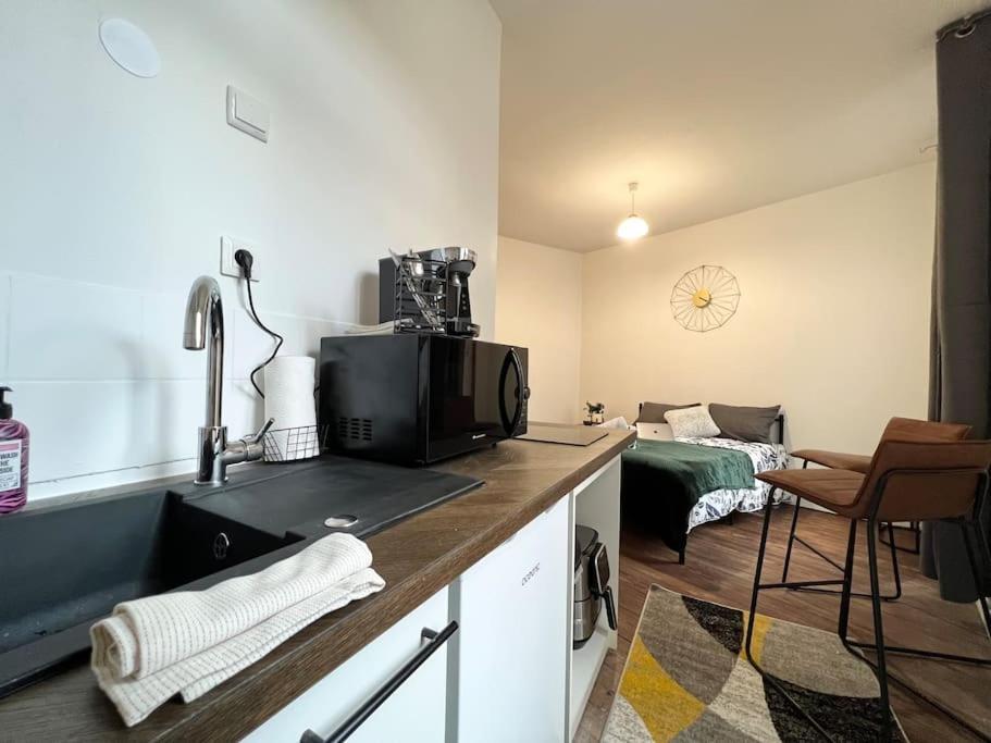 Le Petit Nid A 2 Min Gare / Centre Meulan Apartment Ngoại thất bức ảnh
